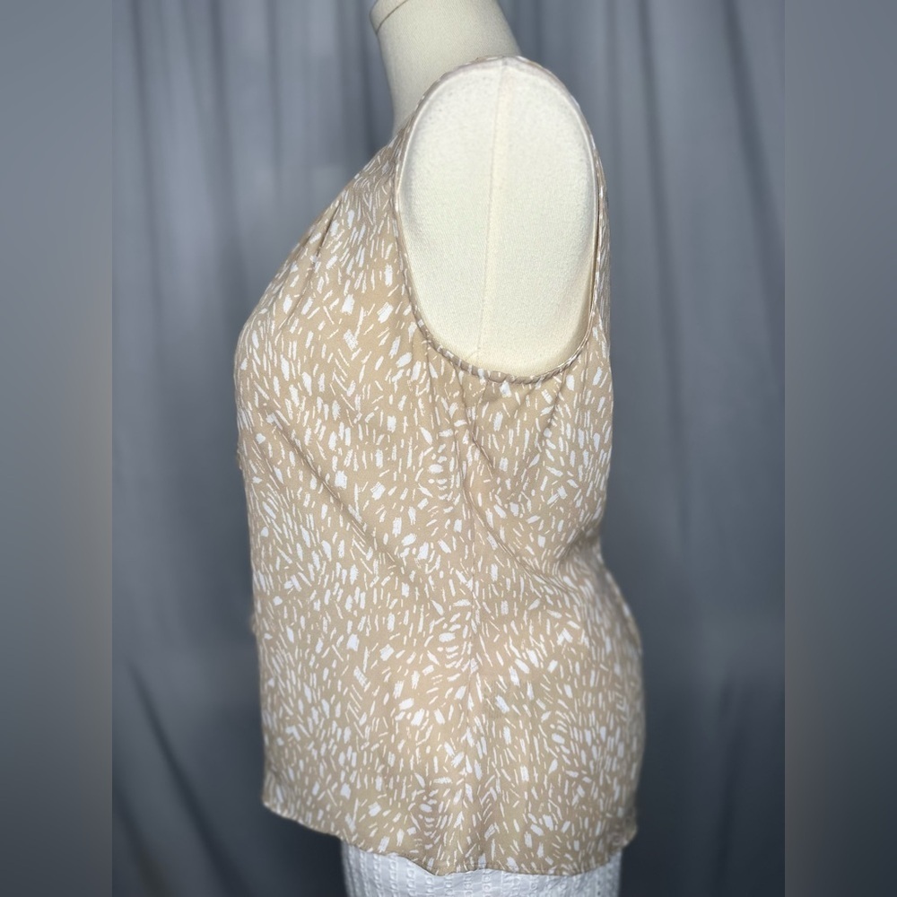 Covington Petite Beige Abstract Print Sleeveless Ruffle Front Blouse XL (1121) - Picture 5 of 14